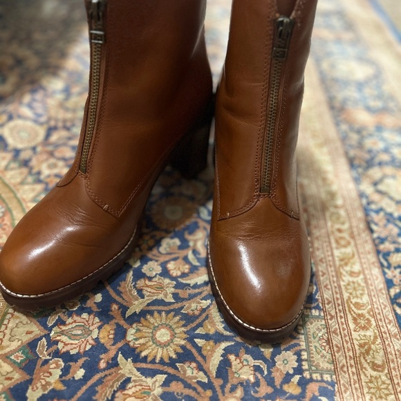 Madewell Shoes - EUC Like NEW Alyce Zip front Lugsole boots, size 10 women. Gorgeous boots.